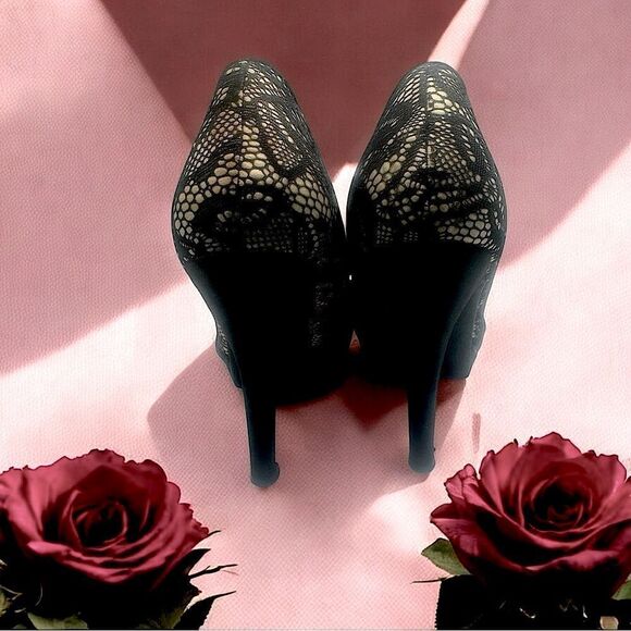 Cathy Jean Black Stilettos, High Heels with Bow & Lacey Accents l 6.5 l VGUC - Picture 4 of 13